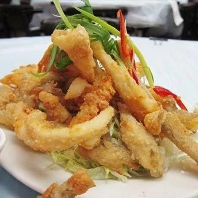 CUISSES DE GRENOUILLES AU POIVRE ET SEL