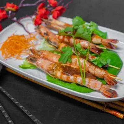 GAMBAS GRILLÉES À LA SAUCE PIQUANTE