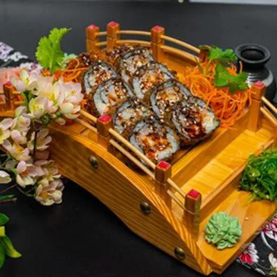 MAKI FRITS, EBI TEMPURA, SAUMON, CHEESE