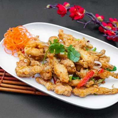 CUISSES DE GRENOUILLES POIVRE ET SEL