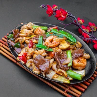 TROIS DÉLICES FLAMBÉS SAUTÉS SUR TEPPAN