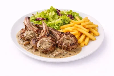 CÔTES D’AGNEAU AUX CÈPES