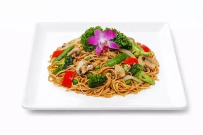 NOUILLES SAUTÉES AUX LÉGUMES