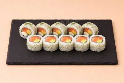 CALIFORNIA ROLL SAUMON AVOCAT CHEESE