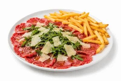 CARPACCIO DE BOEUF AVEC FRITES